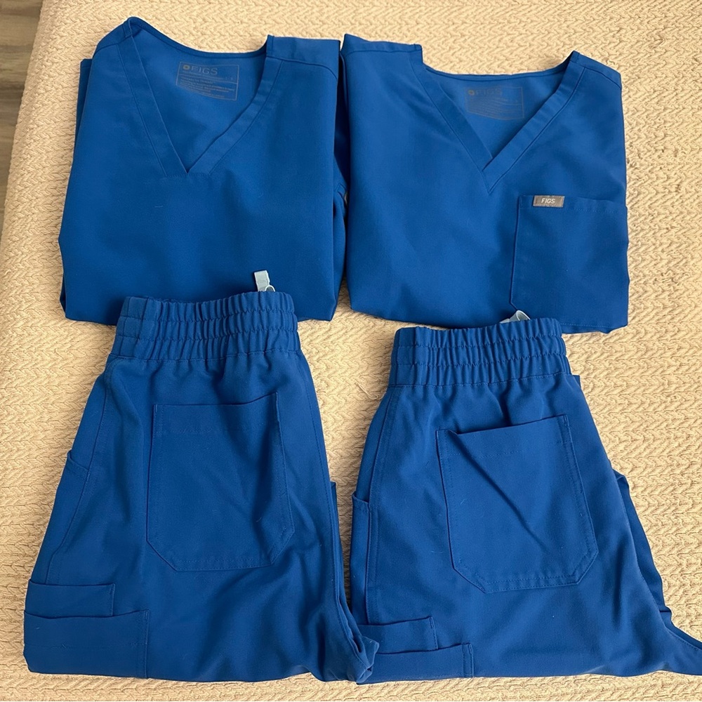 FIGS 4 piece scrub set